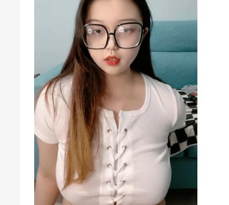 高冷漂亮眼镜妹！肉肉身材大奶肥穴！跳蛋假屌双管齐下，爽的流出白浆，娇喘呻吟不断，极其诱人