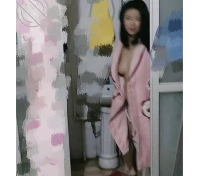 海角大神『风花雪夜』劲爆热销>她老公刚走 我就把人妻在她家床上操的叫声连连