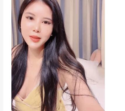 极品尤物模特女神！性感美腿肉丝！舔屌按头插嘴，第一视角足交，骑乘位深插，操翻小骚穴