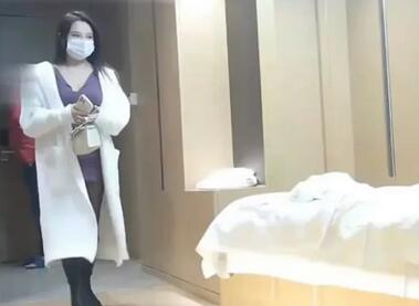 91C仔团伙漏网大神重出江湖老司机探花❤️经纪人推荐的混血网红脸大圈外围女情趣内衣高跟各种姿势干上帝视角偷拍