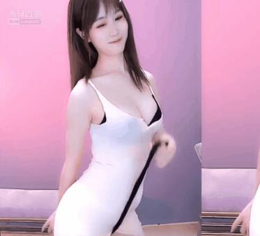 虎牙直播5.8号深夜星秀主播为了吃土豪一张藏宝图全部违规封号。。在绝对金钱面前看看绿播平台的女主播嘴脸，直接脱光