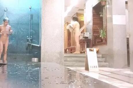 中心内部员工专门t拍❤️好身材的美女洗澡