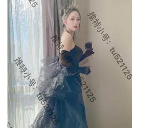 面容姣好，肥臀丰满女人味十足的顶级骚货【兔兔】4.28最新4P作品，三个猛男轮流操任玩，这丝袜肥臀堪称一品大餐