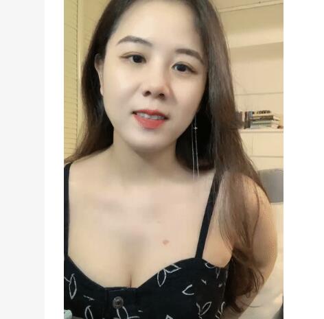 刚下海漂亮小姐姐！性感吊带大奶！撩下衣服露出，振动棒磨蹭骚穴插入，加快速度爽的娇喘