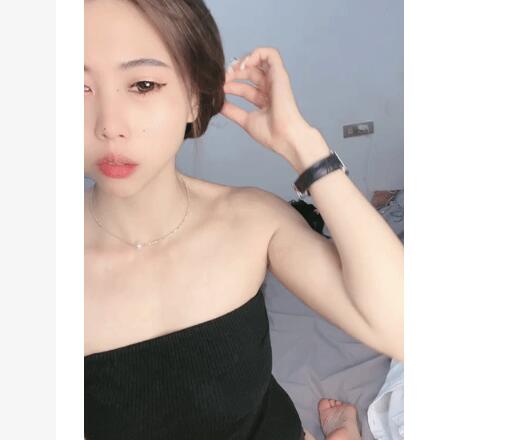 大眼睛网红妹妹！一线天干净粉穴！捂着脸道具自慰，翘起美臀跳蛋塞穴拉扯，张开双腿对着镜子