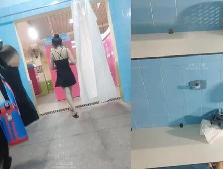 新流出T拍大神潜入国内某水上乐园❤️T拍各种美女浴室换衣洗澡2