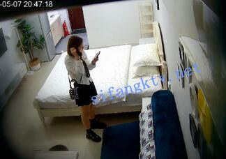 ✅时尚美少妇被社会混混模样男子的大屌操翻✅