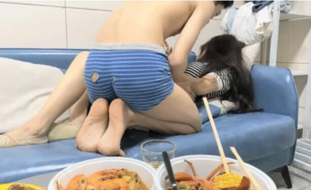 瘦猴先生探花】约操良家小少妇，吃饱喝足再开c，扒掉衣服摸骚穴，无套爆操