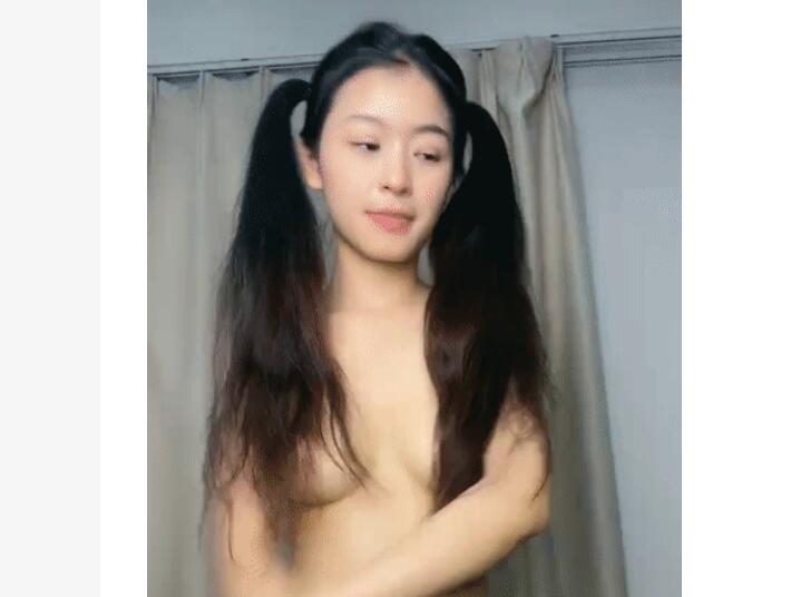 双马尾极品美女！粉嫩美乳！修长美腿高跟鞋，全裸扭腰摆臀，张开双腿假屌猛捅，浴室洗澡湿身