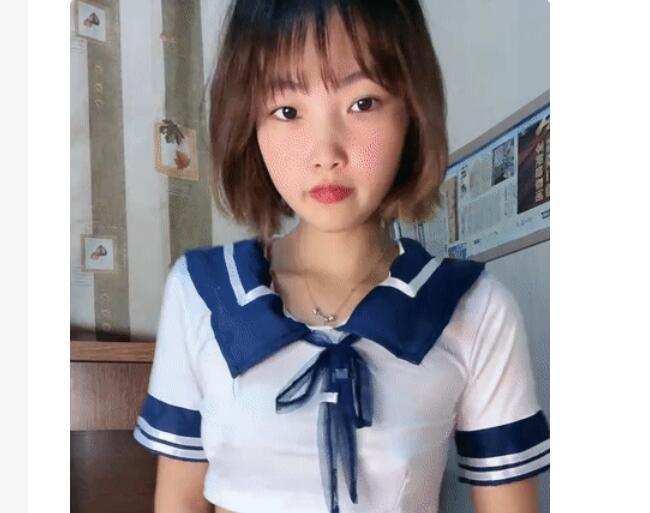 学生制服新人短发妹！脱光光自Q慰秀！贫乳肥唇蝴蝶B，掰穴揉搓一脸骚样，拿跳蛋震动阴蒂