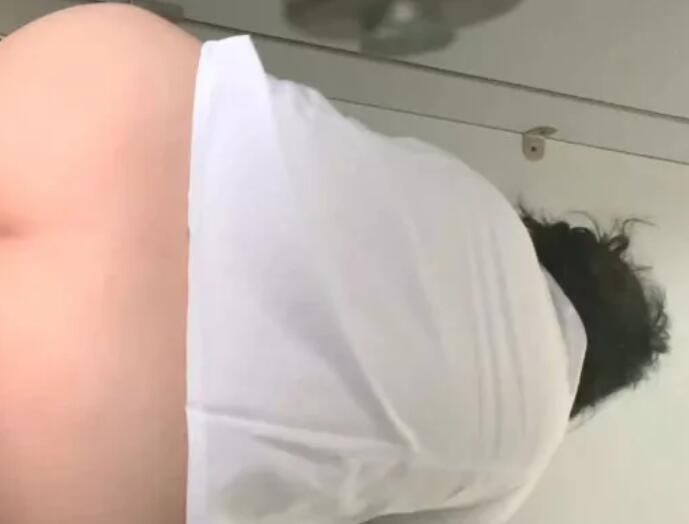 近距离多位制服美女同事的小嫩鲍