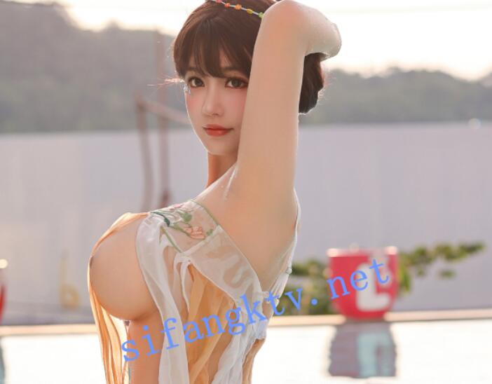 秀人网巨乳网红朱可儿薄纱透视，快来看看奶头和鲍鱼哦