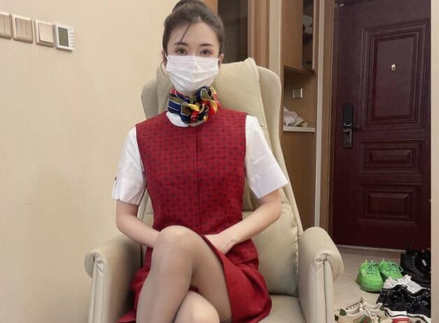 《云盘㊙️王者泄密》露脸才是王道！颜值天花板极品身材某航空姐飞机上是女神下机就是金主的母狗~啪啪喝尿各种调教极度反差