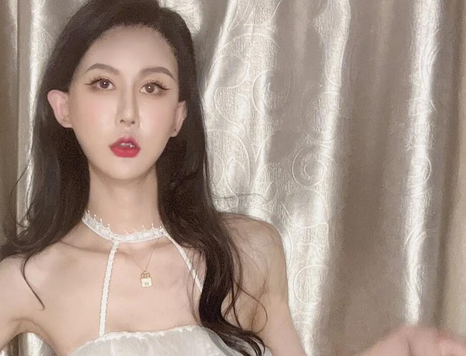 多喜·三亚 – 哥哥的大翘臀，而且菊花里热热的， 非常的舒服呀