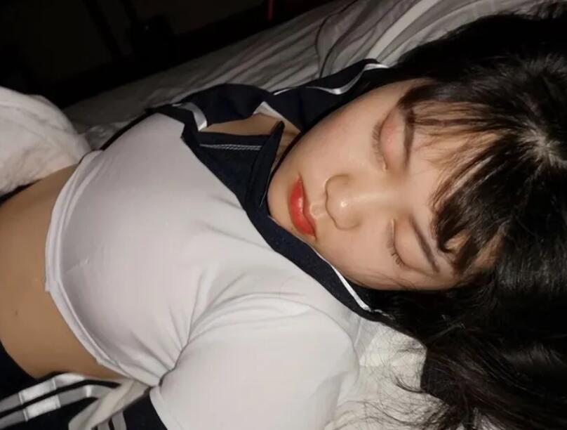 觊觎了很久的学妹❤️这回趁她不留神终于到手了