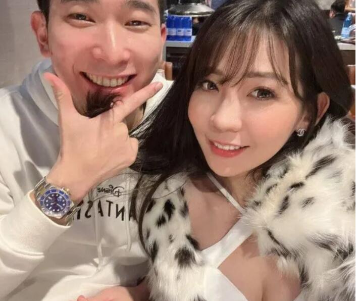 《顶级网红☀️无水速递》传说对决！万人求购OnlyFans网红30万粉大神XINYI约炮刺青巨乳小网红娜美呻吟超给力对白