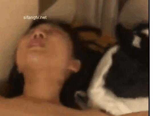 单位聚餐和相好的美女同事喝了两杯 把她c的迷迷糊糊的眼神都有些迷离了