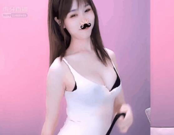 虎牙直播5.8号深夜星秀主播为了吃土豪一张藏宝图全部违规封号。。在绝对金钱面前看看绿播平台的女主播嘴脸，直接脱光