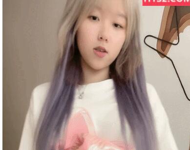 甜美乖巧美少女！强烈要求小秀一波！脱下内裤自摸，揉搓娇喘呻吟诱惑，