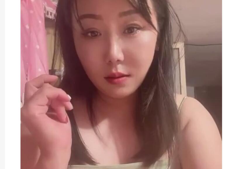 ❣️推荐❣️快手离异少妇【醉醉醉】口活一流，女上位自动档，道具自插，大尺度掰逼展示9V