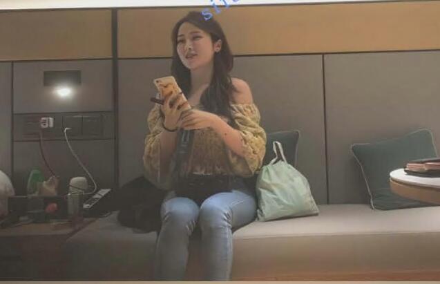 【AI高清修复】91沈先生两个妹子选一个牛仔裤妹子最漂亮【1.1G 】