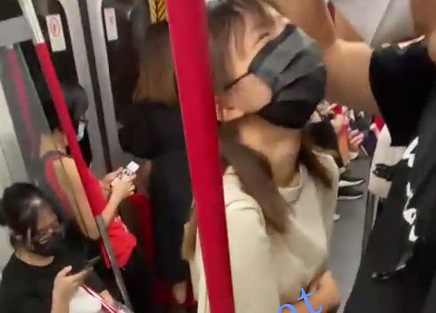 【1597系列CD】26-27地铁大神男友面前CD牛仔裙小姐姐丁字裤