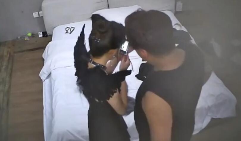 11-1流出酒店❤️万圣节天使翅膀装模特参加完节日后主动给摄影师性服务满足