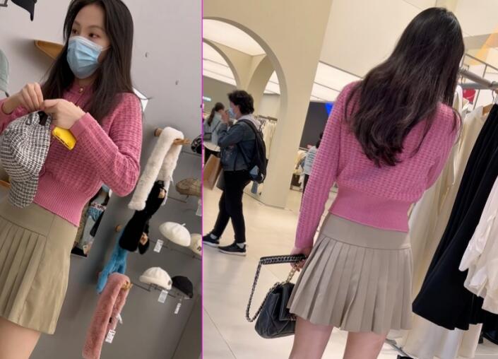 ⚫️极限贴身4K抄底大神真实偷拍2位极品美眉，蕾丝边白色半透明内裤 粉色蕾丝透明内内(2V)