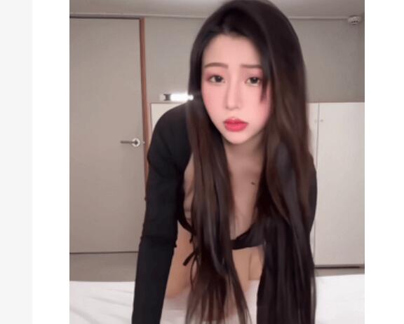 台湾极品颜值巨乳网红【艾玛Emma (emmy18y)】付费长视频4K60帧增强合集【32V48G 】