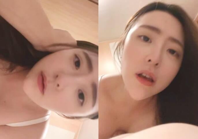 超牛约啪大神“总华探长的小狗”又一位从0到1调教成功的母狗❤️在校大一学生妹+银行职员(2V)