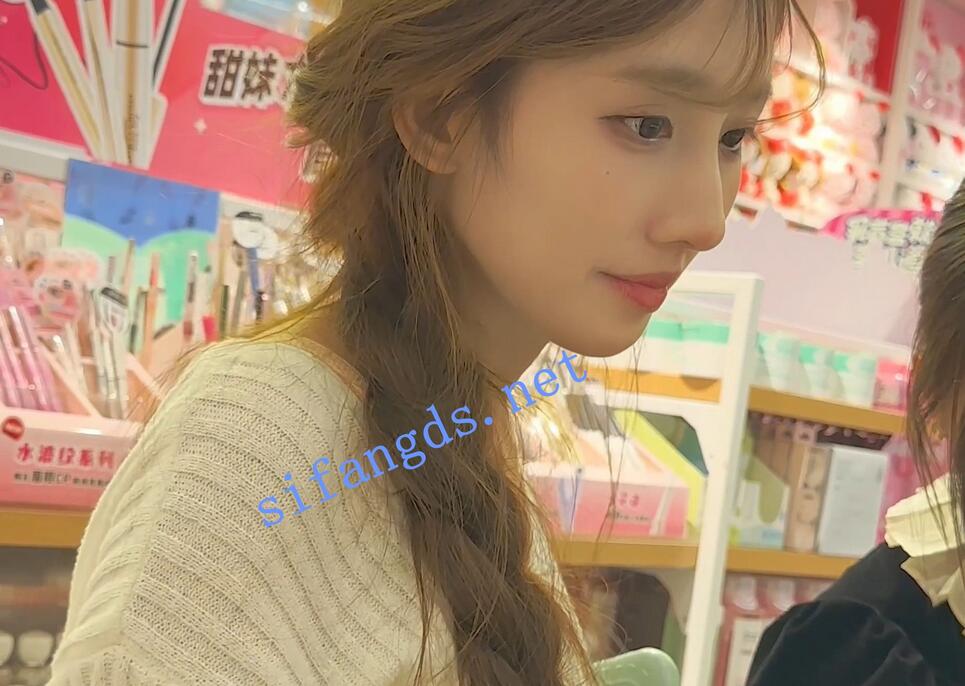 【KFC】身材极品超美混血学生妹·包臀裙马尾辫白色内前后CD